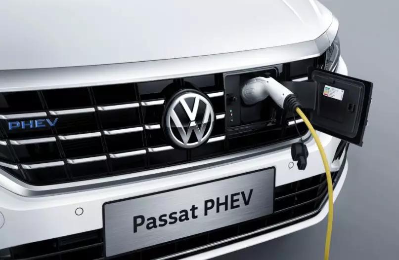 帕萨特夺得合资混动销量冠军，是技术靠谱还是服务贴心？