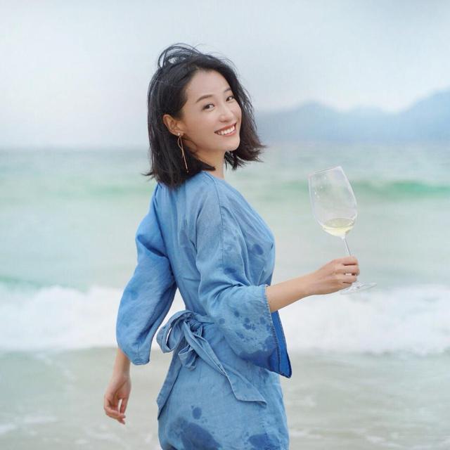 思小姐藏酒馆头像