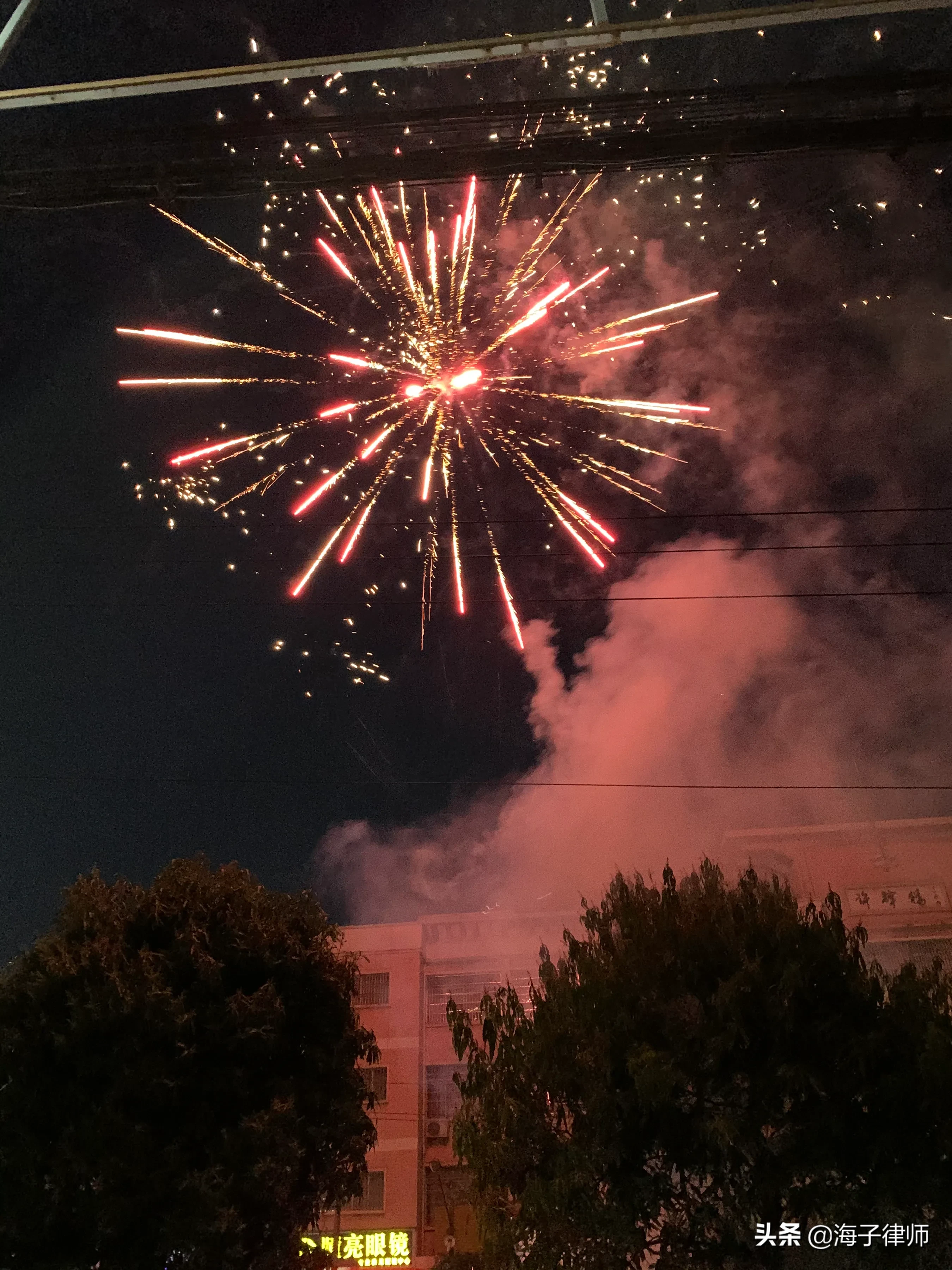 上万|广西青秀山上万人争烧头香 为何祈福也要赶早?