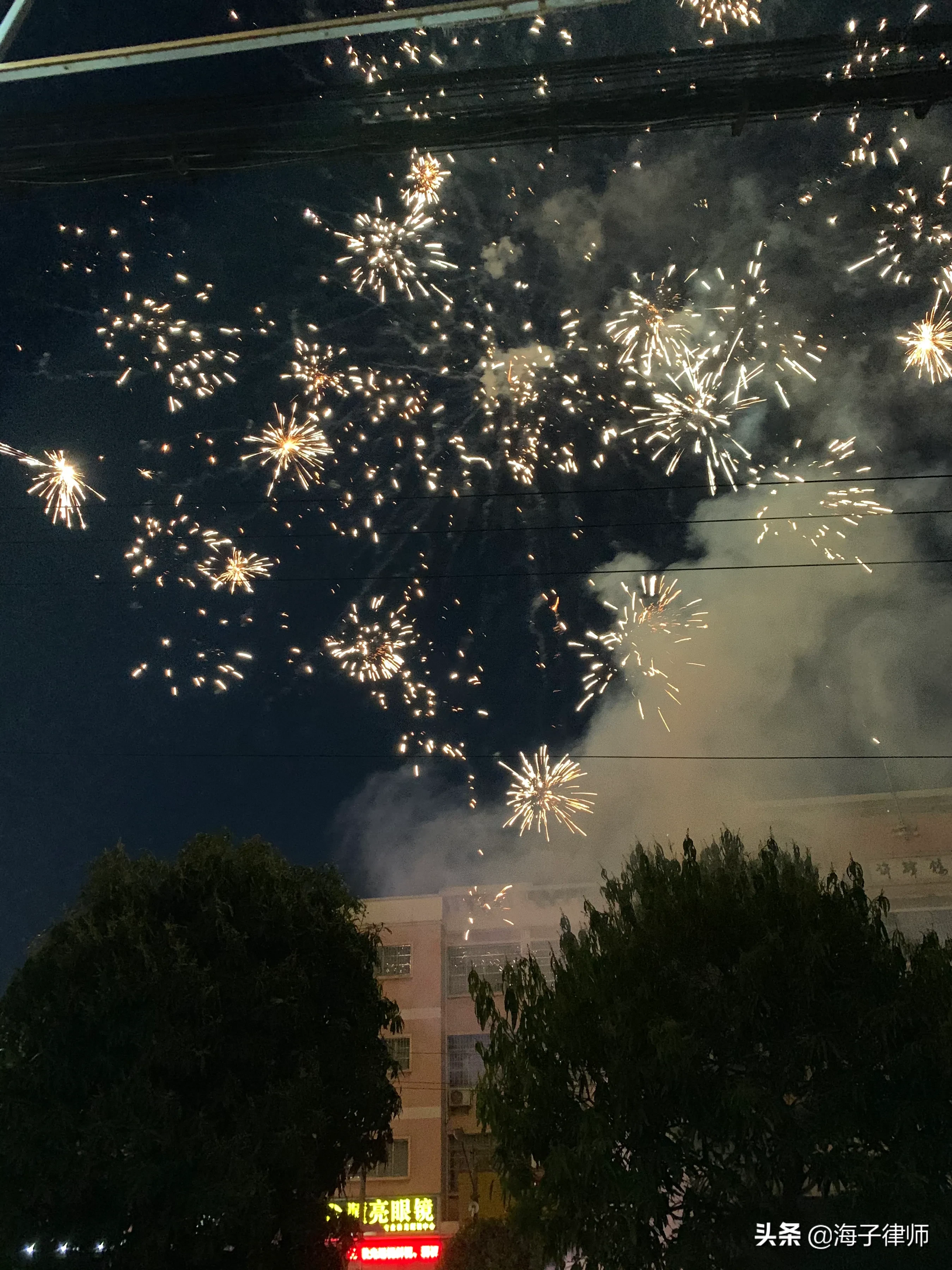 上万|广西青秀山上万人争烧头香 为何祈福也要赶早?