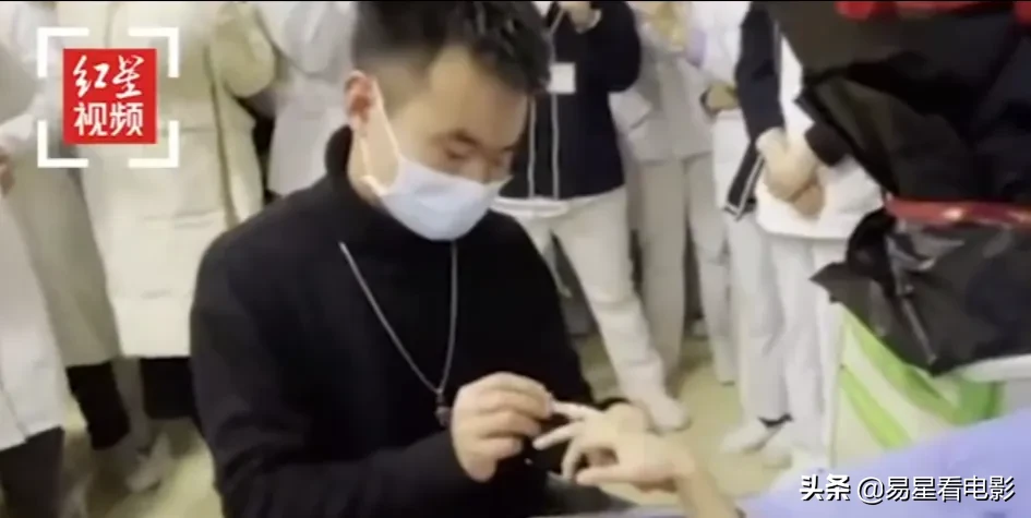 患癌|男子病房向患癌女友求婚 看得我都要哭了