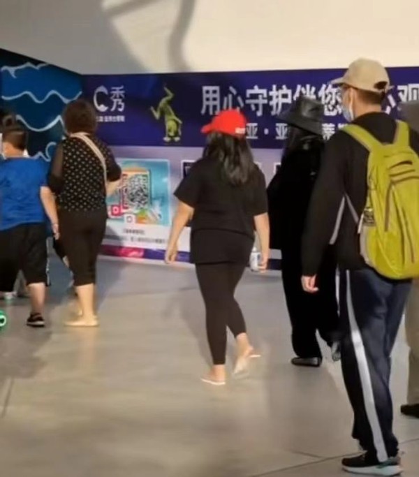 身高|11岁王诗龄身高赶上李湘 母女出游未见王岳伦