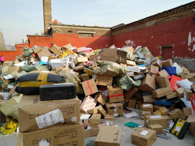 万多|工资应发一万多扣的只剩56 大家对此事怎么看？