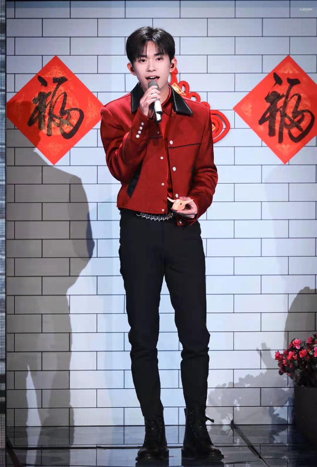 戴假发|蒋大为也戴假发上春晚 不止易烊千玺！