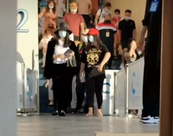 身高|11岁王诗龄身高赶上李湘 母女出游未见王岳伦