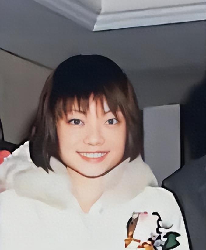 A Famous Hong Kong Model Married Into A Wealthy Family Because Of Her 44-lb-to-kg-how-much-is-44-pounds-in-kilograms-convert