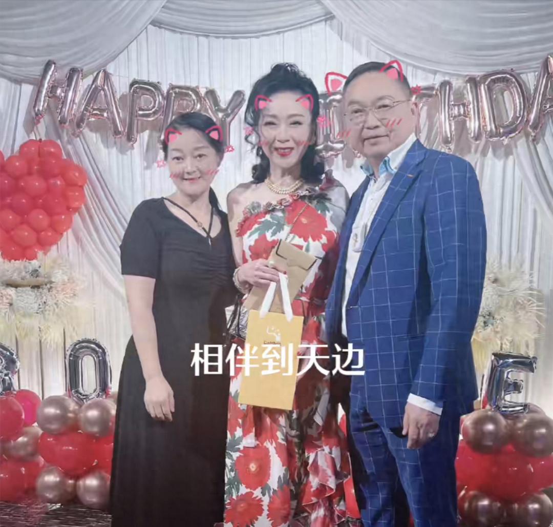 “Huang Rong” Wei Qiuhua turns out to be a star-studded 65th birthday