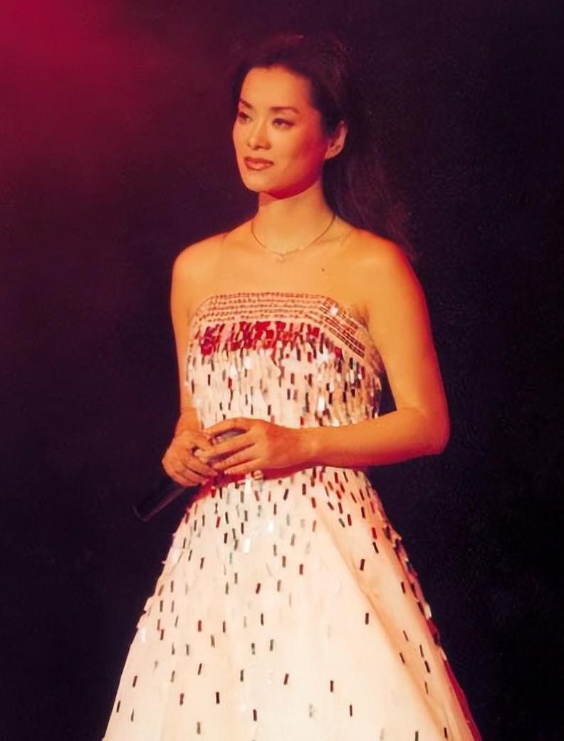 Singer Mao Amin married Xie Zhikun at the age of 40. After her husband ...