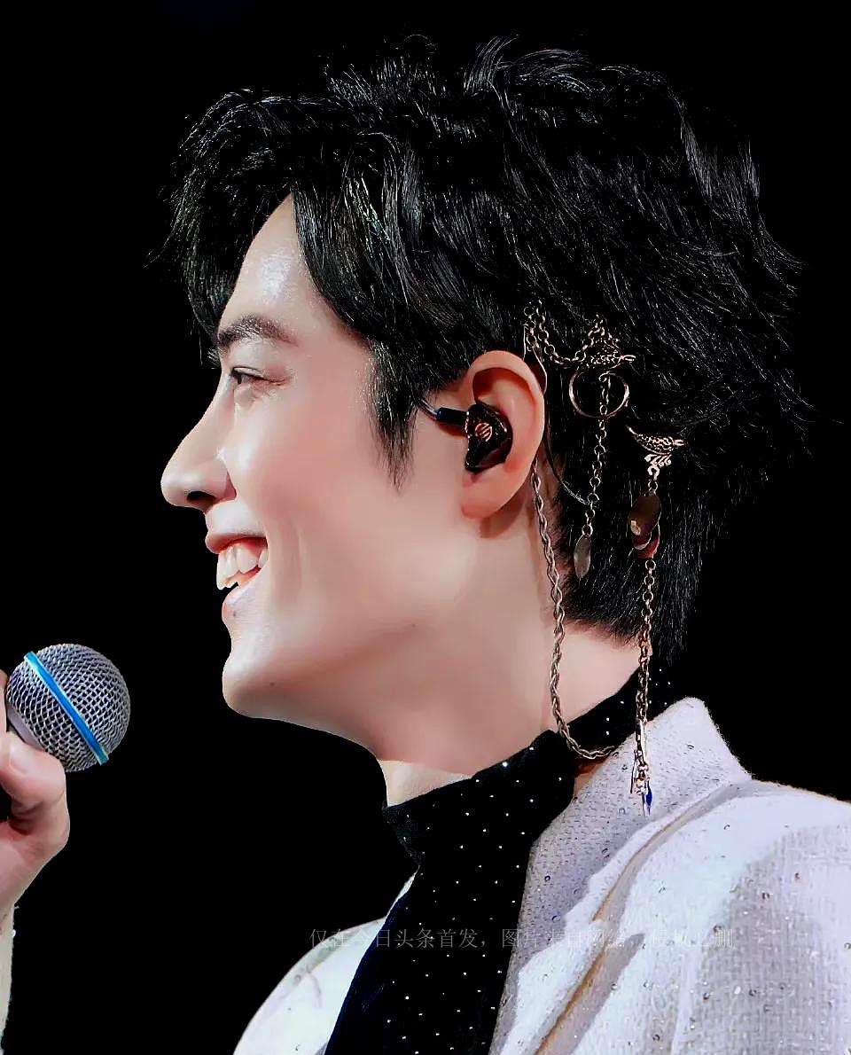 Male Star Awards "Earrings" Zhu Yilong has a tough guy style, Lu Han is ...