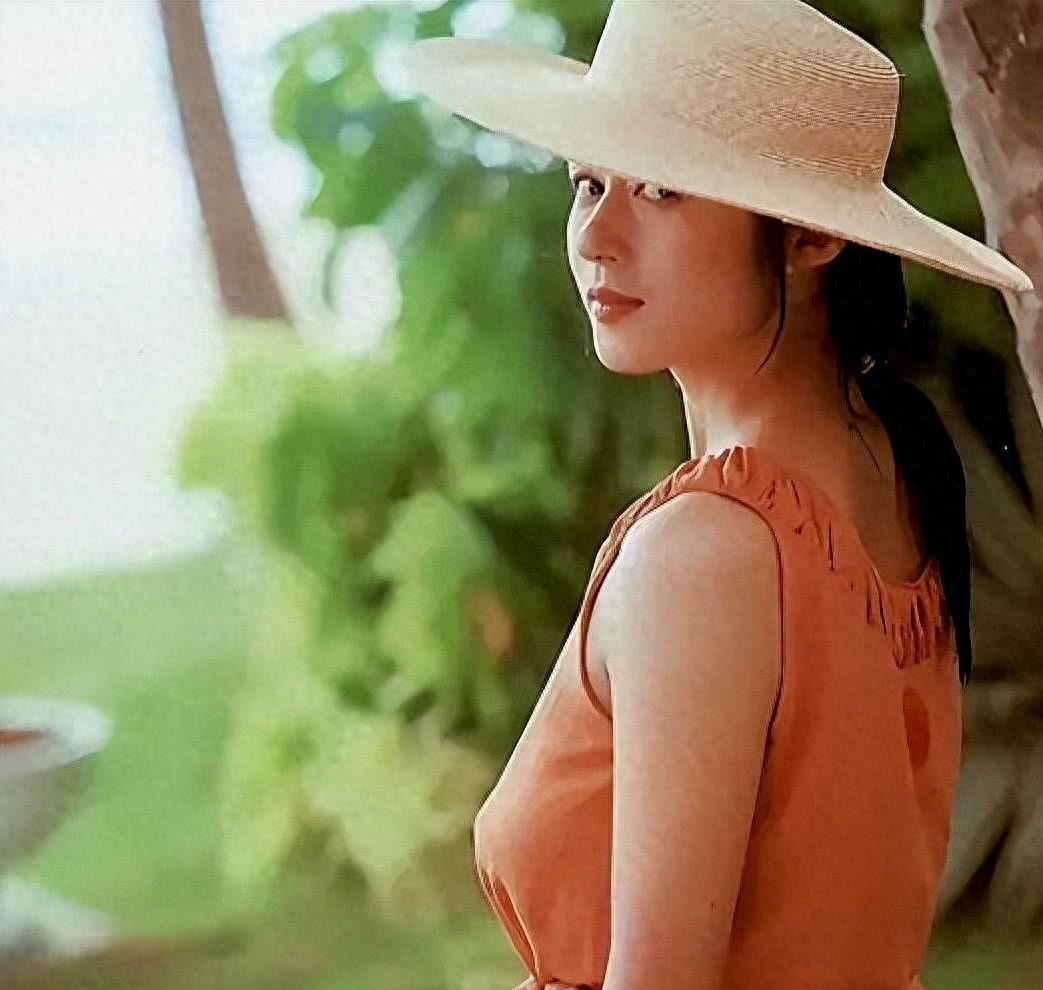 Review "Chikako Aoyama", the queen of the third-level films, with an angel face and a devil