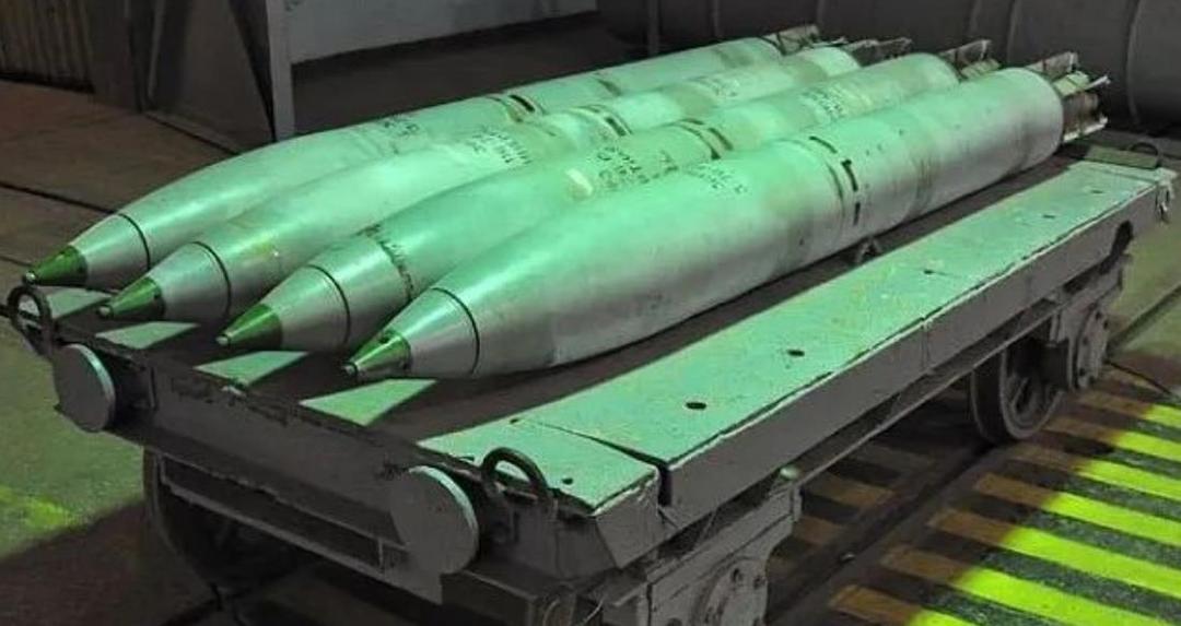 The ace of the Russian artillery, the laser-guided shell of the 2S4 ...