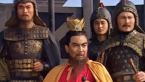 Cao Cao visited the government at night and saw Gao Rou falling asleep ...