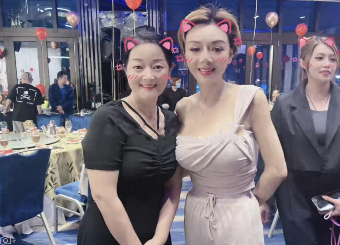 “Huang Rong” Wei Qiuhua turns out to be a star-studded 65th birthday