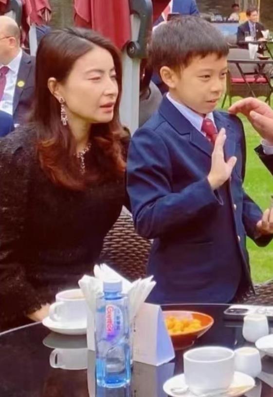 Guo Jingjing and Deng Yaping are a rare combination! His temperament is ...