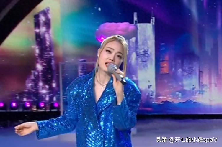 At a party, seven singers lip-synced. This time the singing world was ...