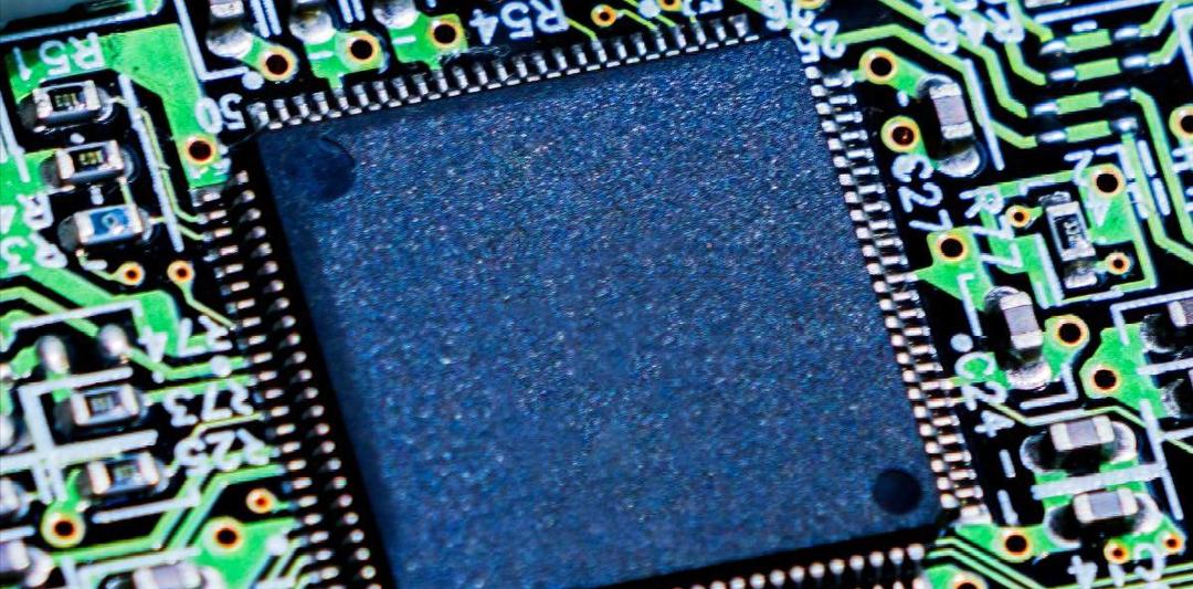 China's 14nm chips and the US's 4nm chips. Are US military chips the