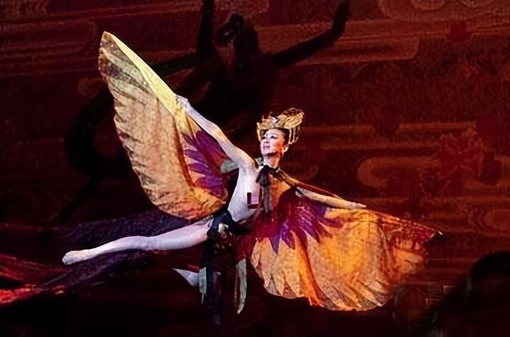 China's No. 1 "Naked Model" Tang Jiali: After becoming popular, her husband divorced and her