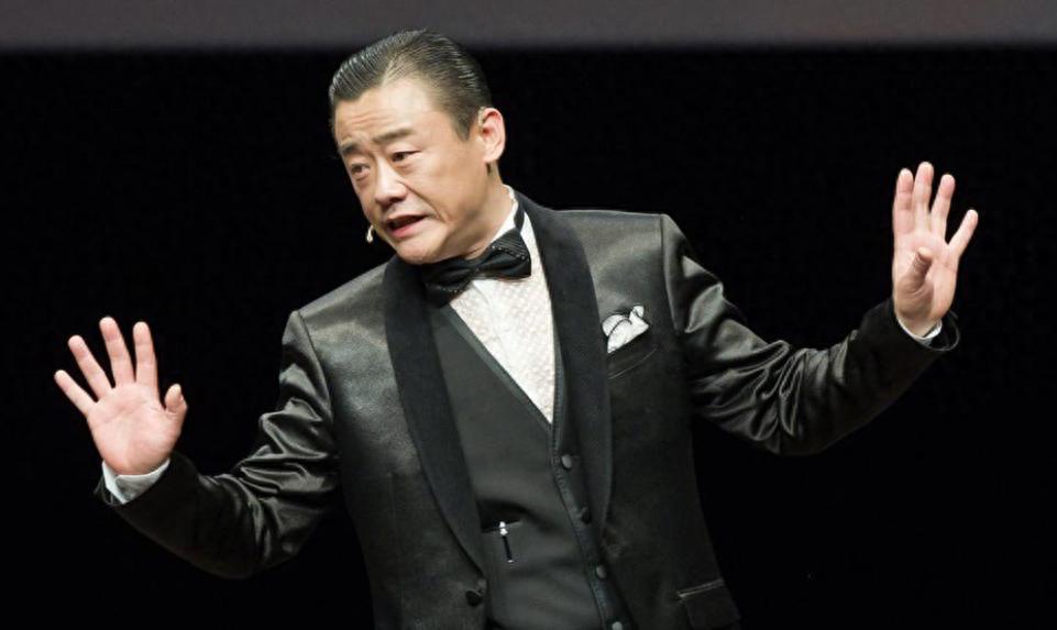 56-year-old Zhou Libo had a big meal in his mansion! My thinning hair ...