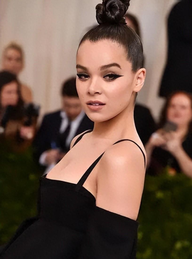 Hailee Steinfeld Talented And Diverse Body Of Work In The Spotlight Imedia 5434