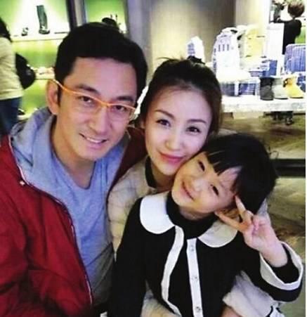 吴启华老婆石洋子:娱乐圈中的夫妻，你所知道的年龄相差最大的是哪一对？