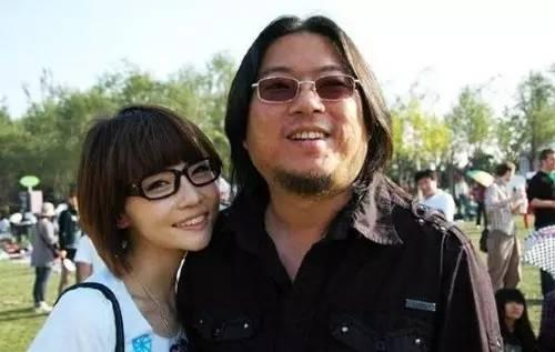吴启华老婆石洋子:娱乐圈中的夫妻，你所知道的年龄相差最大的是哪一对？