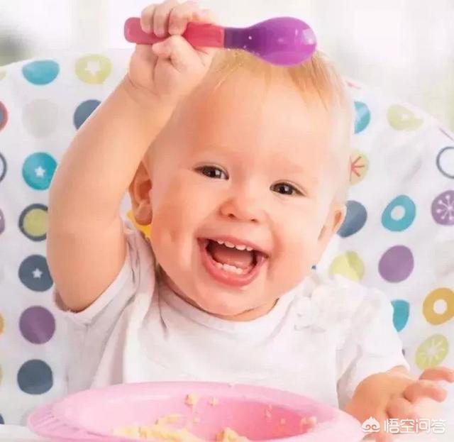 幼儿喂食时间表:宝宝一岁之后每天要吃几顿辅食？要保证多少奶量？