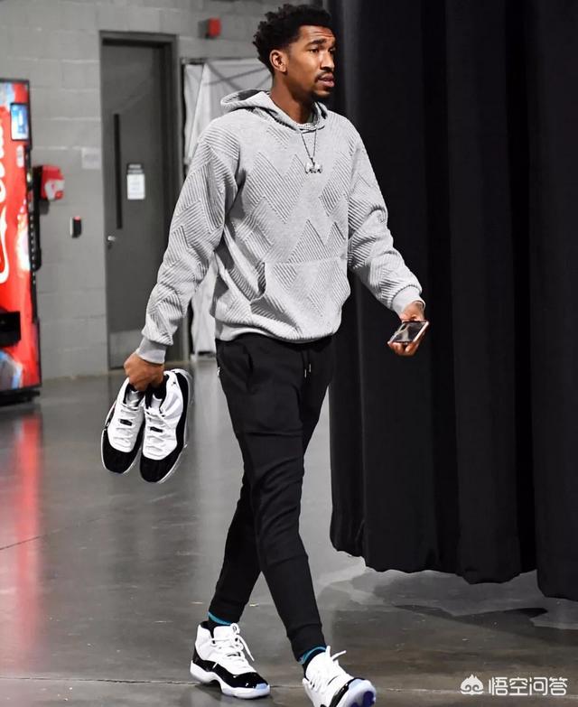 乔11变色龙多少钱:aj11哪种配色上脚效果好？