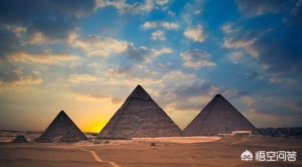 金字塔怎么建成，古代人们是怎么建造金字塔的