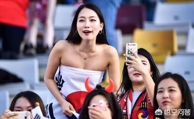 韩国国旗:韩国女球迷“性感”国旗装亮相中韩足球大战现场，是否合适？