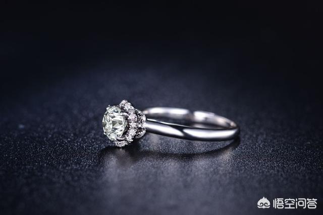 求婚戒指买什么好,浪漫的求婚戒指要如何选？