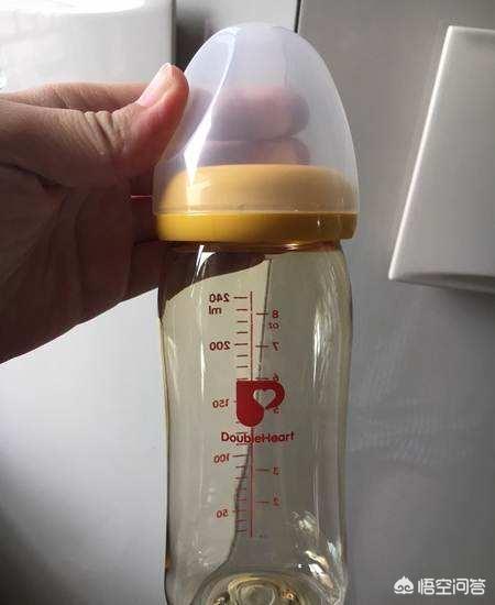 婴儿奶嘴什么材质好，新生儿的奶瓶该怎么选玻璃、硅胶、PPSU，哪种好