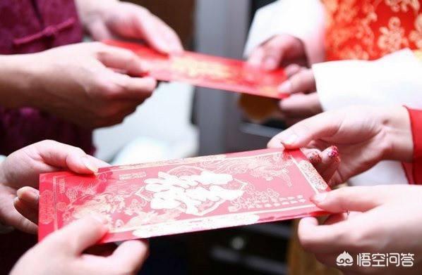 包红包:过年给父母红包，包多少合适？