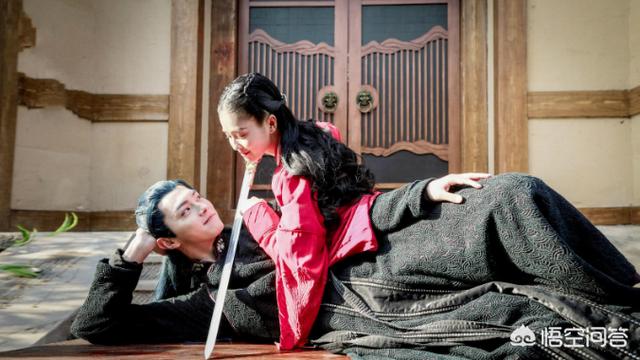 招摇的演员:如何评价白鹿在《招摇》中的演技