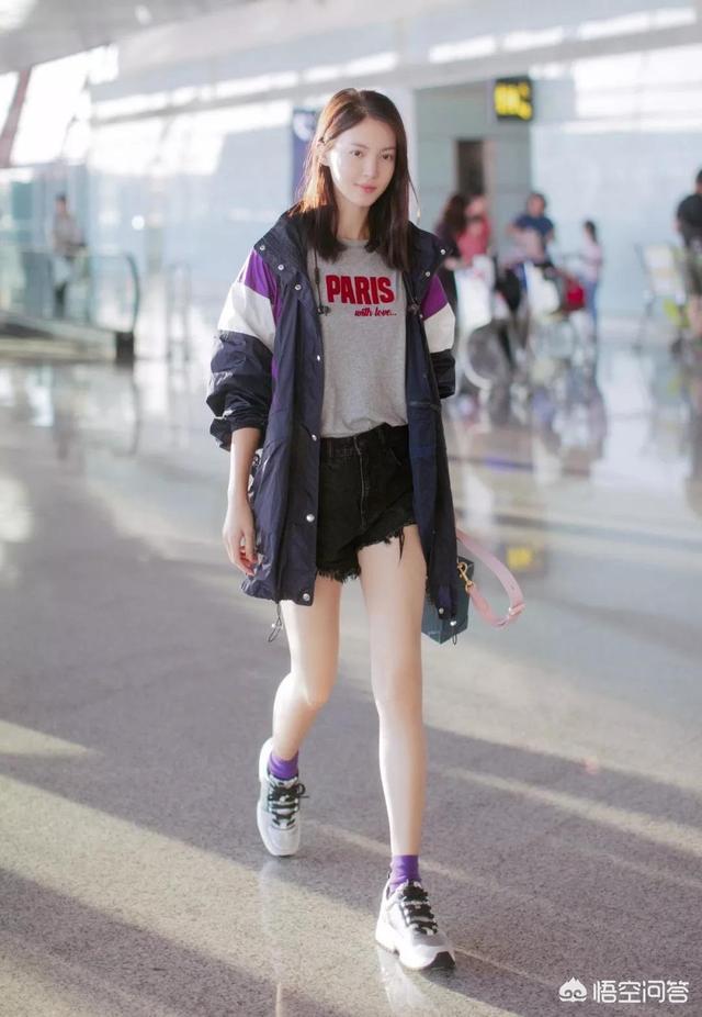 小白鞋配啥颜色的袜子