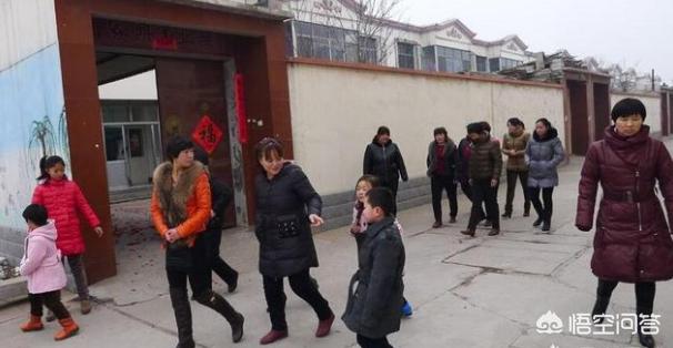 带着神仙<a href=https://maguai.com/list/269-0-0.html target=_blank class=infotextkey>红包群</a>回过去:在农村里很多人走亲戚，为什么偏偏要带着孩子一起去？