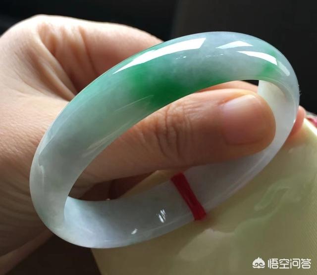 碧玉镯子一般多少钱一个,一万五预算，能买个什么样的玉镯？