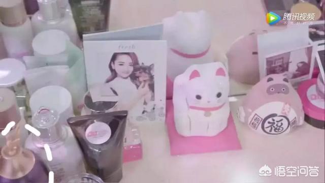 女明星曝光:为什么明星喜欢曝光自己的梳妆台，上面那么多东西，能全部都用吗