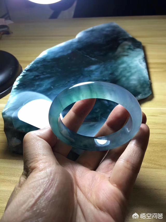 翡翠原石场口皮壳特征,好的翡翠原石的表面特征有哪些？