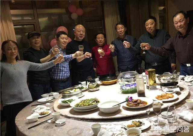 军人基友qq群:有人突然把你拉进了一个同志群，你该怎么办？