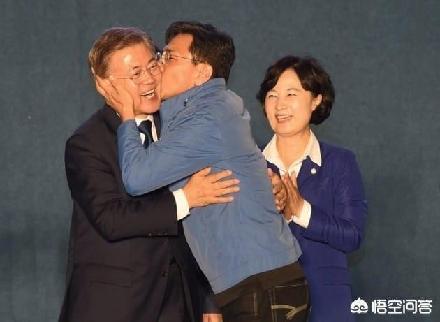 黄鸟图片:支持率43.8%跌至执政以来最低，文在寅如何突出重围？