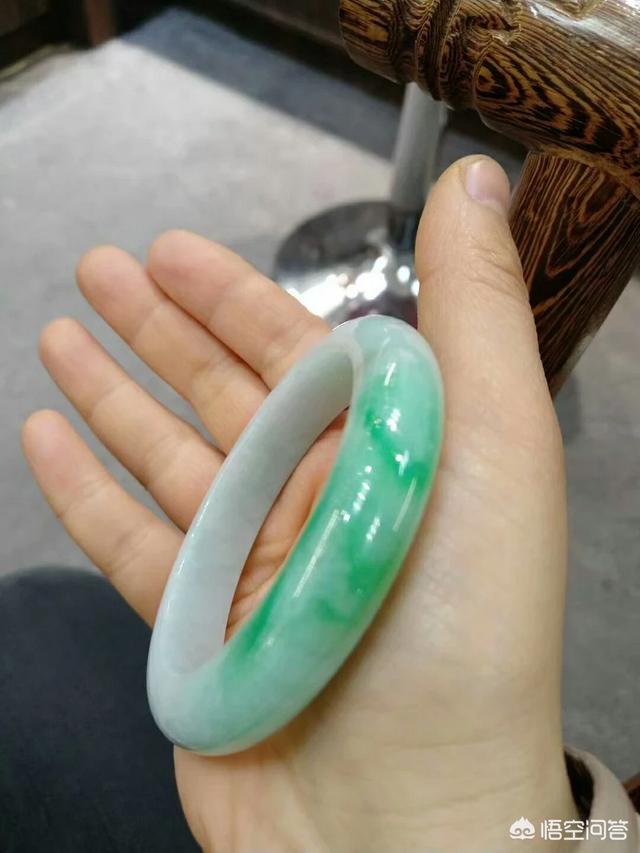 翡翠直播间的套路,斗鱼直播里卖的翡翠是真的还是假的？