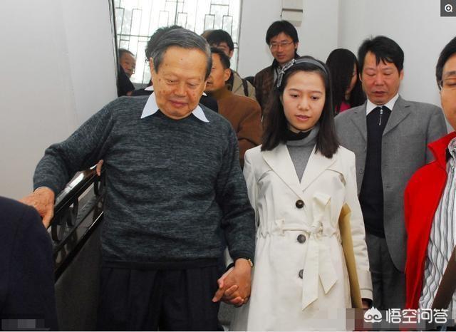 翁帆现在做什么工作？