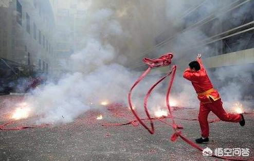 大年初一要“开财门”,放鞭炮有哪些讲究？碰到了哑炮怎么办？