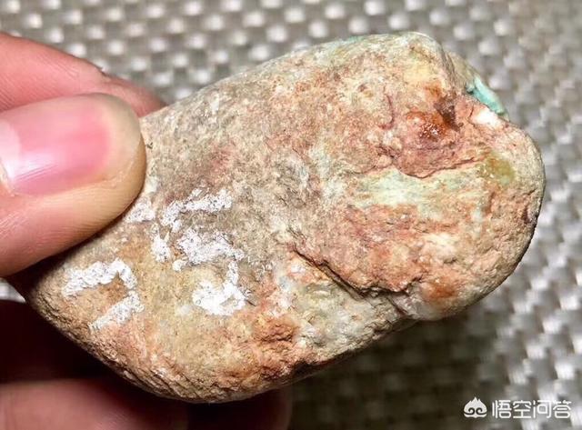 岫玉原石假皮怎么鉴别,为什么网上有人抱怨翡翠原石骗人？