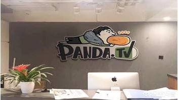 吃大便表情:王思聪吃热狗怎么也会火？是不是名人做什么事都会被放大？