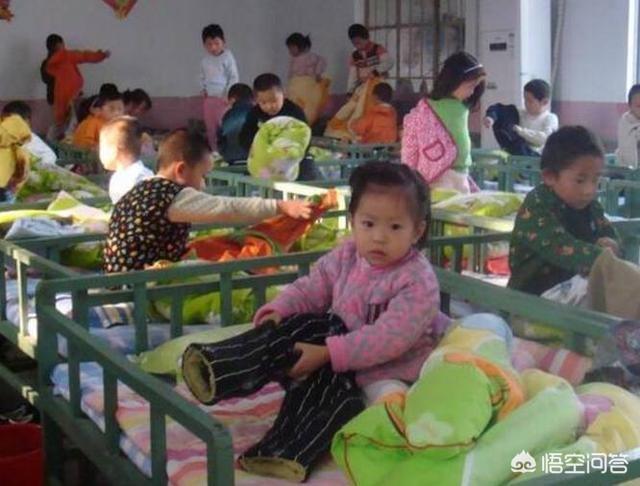 海豹集体午睡:孩子在幼儿园不午睡，怎么办