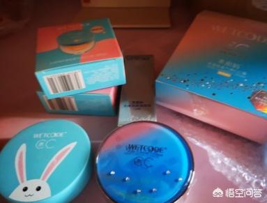 大家平时都很喜欢护肤和化妆吗？补水护肤品哪个牌子好？