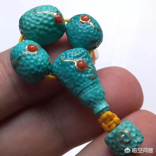 玉表面不光滑有小坑,绿松石珠子上有圆形的坑怎么回事？