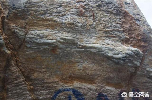 翡翠原石怎么鉴定好坏,如何根据原石皮壳特征判断翡翠内部好坏？