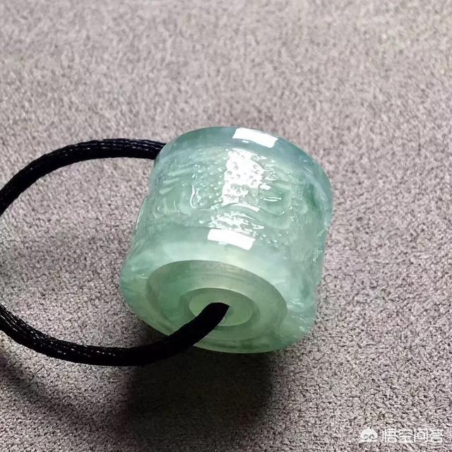 男士翡翠手镯图片,送男士翡翠，应该怎样选？